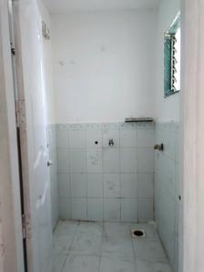 Common Bathroom One Image of 410 Sq.ft 1 BHK Apartment / Flat for sale in Kandivali West Mumbai for Rs. 6200000