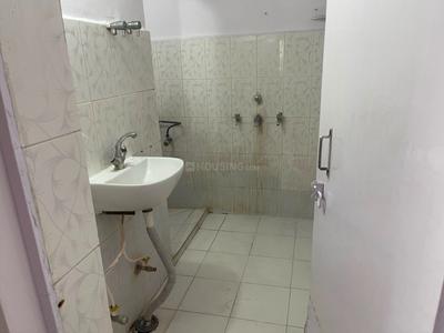 Bathroom Image of 1400 Sq.ft 2 BHK Apartment / Flat for rent in Indira Nagar Lucknow for Rs. 16000