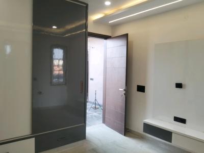 Bedroom Image of 2100 Sq.ft 5 BHK Builder Floor for sale in Mukherjee Nagar New Delhi for Rs. 29000000