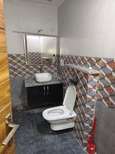 Bathroom Image of 2700 Sq.ft 3 BHK Builder Floor for rent in Gulmohar Garden, Sector 44 Noida for Rs. 100000