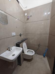 Bathroom Image of 950 Sq.ft 2 BHK Apartment / Flat for rent in Scheme No 140 Indore for Rs. 18000