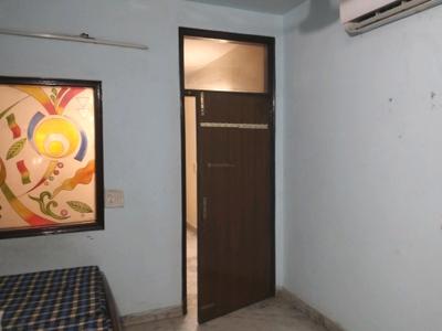 Bedroom Image of 450 Sq.ft 1 BHK Builder Floor for rent in Shalimar Bagh New Delhi for Rs. 18000