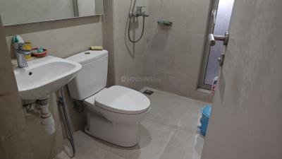 Bathroom Image of 600 Sq.ft 1 BHK Apartment / Flat for rent in Hiranandani Lavinia, Thane West Thane for Rs. 33000