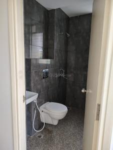 Bathroom Image of 1127 Sq.ft 3 BHK Apartment / Flat for rent in Purti Jewel, Tangra Kolkata for Rs. 34000