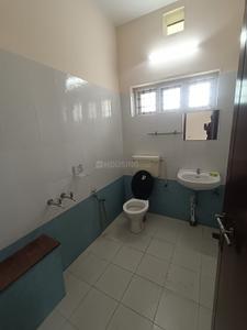 Bathroom Image of 1400 Sq.ft 2 BHK Independent House for rent in Maradu Kochi for Rs. 22000