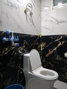 Common Bathroom Image of 650 Sq.ft 1 BHK Apartment / Flat for sale in Aashi Modern Apartment 2, Sector 73 Noida for Rs. 2750000
