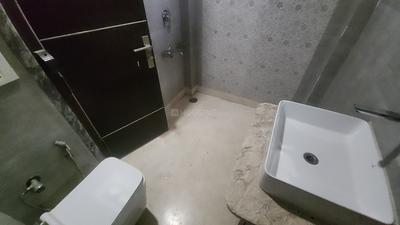 Image of 2000 Sq.ft 3 BHK Builder Floor for rent in Surajmal Vihar, New Delhi for Rs. 50000