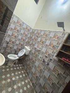 Bathroom Image of 900 Sq.ft 3 BHK Independent House for rent in Kargaina Bareilly for Rs. 8000