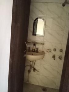 Bathroom Image of 850 Sq.ft 2 BHK Builder Floor for rent in Safdarjung Enclave New Delhi for Rs. 30000
