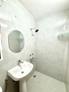 Bathroom Image of 1950 Sq.ft 3 BHK Apartment / Flat for sale in Sector 9 Gurgaon for Rs. 16500000
