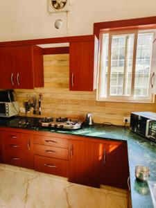 Kitchen Image of 1500 Sq.ft 2 BHK Builder Floor for rent in Rajpur Road Dehradun for Rs. 40000