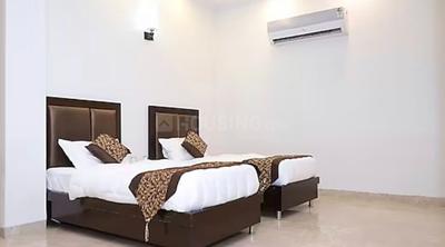 Bedroom Image of Urbanroomz  in Sector 44, Gurgaon