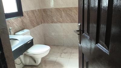 Image of 1950 Sq.ft 2.5 BHK Builder Floor for rent in Wave City, Ghaziabad for Rs. 20000