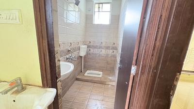 Bathroom Image of 944 Sq.ft 2 BHK Apartment / Flat for rent in Mahaveer Nagar Raipur for Rs. 13000