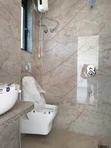 Common Bathroom Image of 636 Sq.ft 1 BHK Apartment / Flat for sale in Santacruz West Mumbai for Rs. 26500000