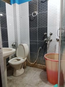 Bathroom Image of 750 Sq.ft 1 BHK Builder Floor for rent in Dwarka Mor New Delhi for Rs. 10500