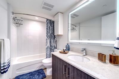 Bathroom Image of 1800 Sq.ft 4 BHK Apartment / Flat for sale in Shreeji Platinum Park, Andheri West Mumbai for Rs. 70000000