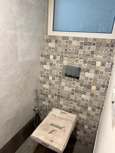 Bathroom Image of 1011 Sq.ft 2 BHK Independent House for rent in RWA Lajpat Nagar 4 Colonies, Lajpat Nagar New Delhi for Rs. 40750
