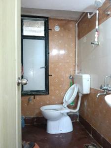 Common Bathroom Image of 750 Sq.ft 2 BHK Apartment / Flat for rent in Puraniks Tokyo Bay, Kasarvadavali Thane for Rs. 25000
