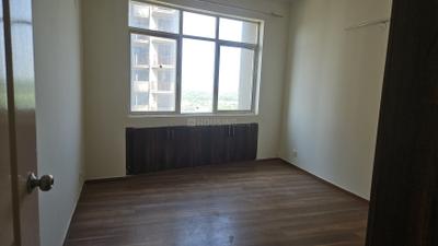 Bedroom Image of 1100 Sq.ft 2 BHK Apartment / Flat for rent in Raheja Vedaanta, Sector 108 Gurgaon for Rs. 35000
