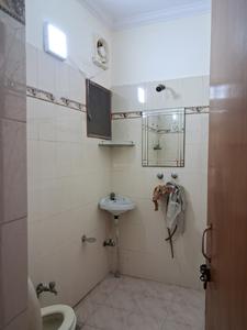 Common Bathroom Two Image of 1100 Sq.ft 2 BHK Apartment / Flat for sale in Paschim Vihar New Delhi for Rs. 14000000