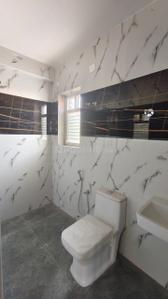 Bathroom Image of 1000 Sq.ft 2 BHK Apartment / Flat for sale in Valasaravakkam Chennai for Rs. 10500000