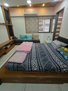 Bedroom Image of 2394 Sq.ft 4 BHK Apartment / Flat for sale in Bodakdev Ahmedabad for Rs. 21500000