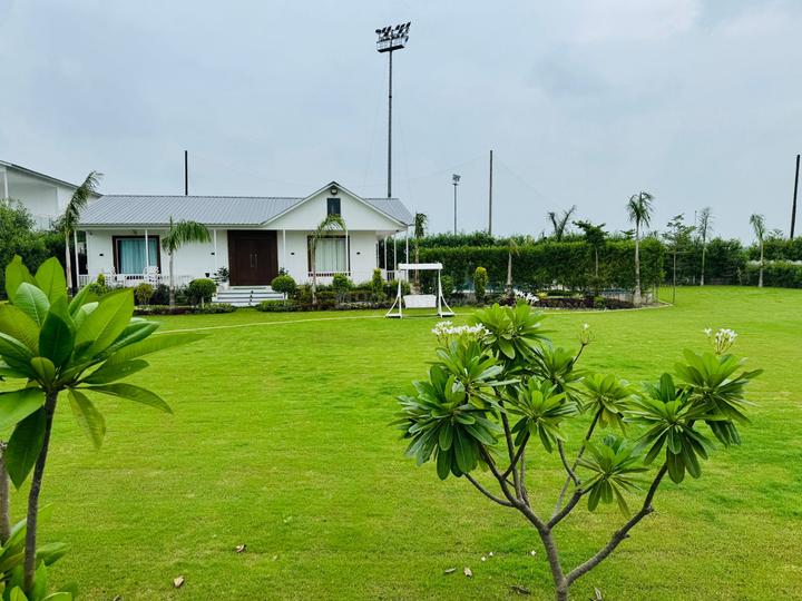 Vats Green Beauty Farm House Main Image 1