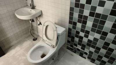 Divyansh Flora Phase 2 Bathroom One 4