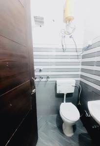 Bathroom Image of 650 Sq.ft 1 BHK Builder Floor for rent in Patel Nagar New Delhi for Rs. 18400