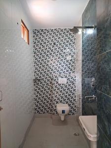 Common Bathroom Image of 1000 Sq.ft 3 BHK Builder Floor for rent in Uttam Nagar New Delhi for Rs. 25000
