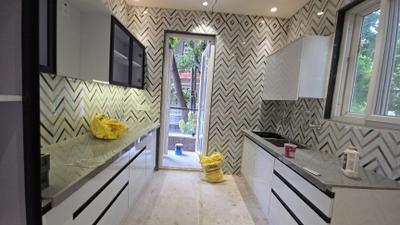 Kitchen Image of 900 Sq.ft 3 BHK Builder Floor for rent in Pitampura New Delhi for Rs. 50000