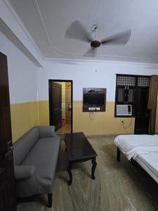 Bedroom Image of 300 Sq.ft 1 RK Apartment / Flat for rent in Sarita Vihar New Delhi for Rs. 20000