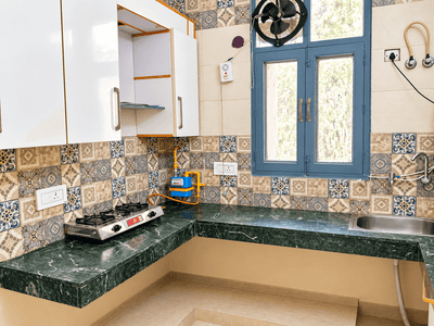 Kitchen Image of 1350 Sq.ft 2 BHK Apartment / Flat for rent in Shalimar Apartments, Masjid Moth Village New Delhi for Rs. 40000