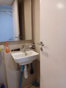 Bathroom Image of 260 Sq.ft 1 RK Apartment / Flat for rent in Hiranandani Solitaire, Thane West Thane for Rs. 29000