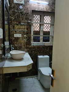 Bathroom Image of 1500 Sq.ft 3 BHK Apartment / Flat for rent in Alaknanda New Delhi for Rs. 74000