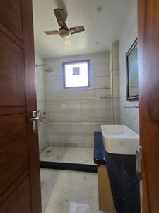 Bathroom Image of 1800 Sq.ft 3 BHK Builder Floor for rent in Anand Vihar New Delhi for Rs. 60000