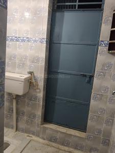 Bathroom Image of 450 Sq.ft 1 BHK Builder Floor for rent in Gomti Nagar Lucknow for Rs. 9000