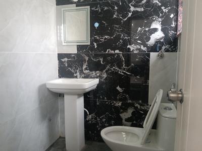 Bathroom Image of 750 Sq.ft 1 BHK Apartment / Flat for rent in Thanisandra Bengaluru for Rs. 27000