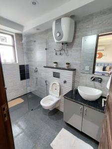 Bathroom Image of 650 Sq.ft 1 BHK Apartment / Flat for rent in Shubhkamna Kartik Kunj Apartments, Sector 44 Noida for Rs. 10000