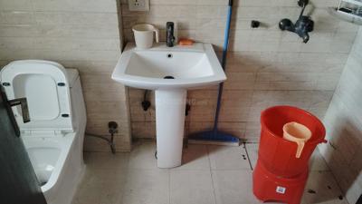 Bathroom Image of 485 Sq.ft 1 RK Apartment / Flat for rent in Ajnara Elements, Sector 137 Noida for Rs. 22500