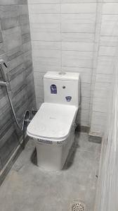 Bathroom Image of 540 Sq.ft 2 BHK Independent House for rent in Laxmi Nagar New Delhi for Rs. 25265