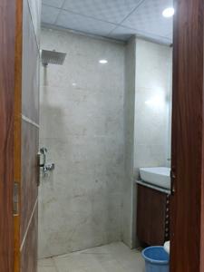 Common Bathroom Image of 1250 Sq.ft 3 BHK Apartment / Flat for sale in Lal Kuan Ghaziabad for Rs. 6365000