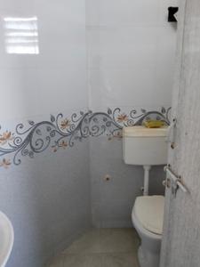 Bathroom Image of 1979 Sq.ft 3 BHK Apartment / Flat for sale in Goyal Prime Plaza, Bodakdev Ahmedabad for Rs. 14000000