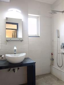 Common Bathroom Image of 2000 Sq.ft 3 BHK Apartment / Flat for sale in Ballygunge Kolkata for Rs. 21000000