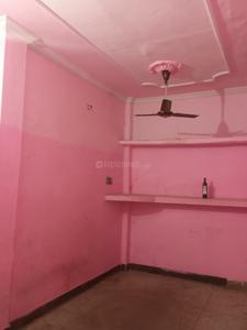 Bedroom Image of 600 Sq.ft 2 BHK Builder Floor for rent in Khalasi Line Kanpur for Rs. 7500