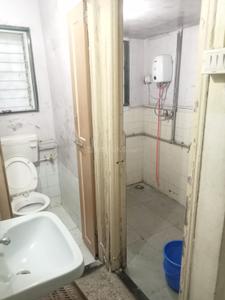 Bathroom Image of 650 Sq.ft 1 BHK Apartment / Flat for rent in Kothrud Pune for Rs. 24000