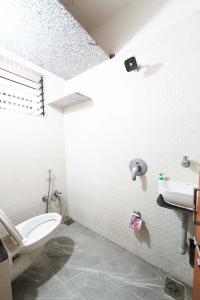 Bathroom Image of 1260 Sq.ft 2 BHK Apartment / Flat for sale in United Zade, Vinzol Ahmedabad for Rs. 4051000