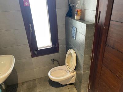 Bathroom Image of 600 Sq.ft 1 BHK Builder Floor for rent in Sector 104 Mohali for Rs. 15000