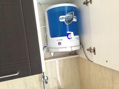 Bathroom Image of 1385 Sq.ft 3 BHK Apartment / Flat for rent in Prateek Wisteria, Sector 77 Noida for Rs. 41000